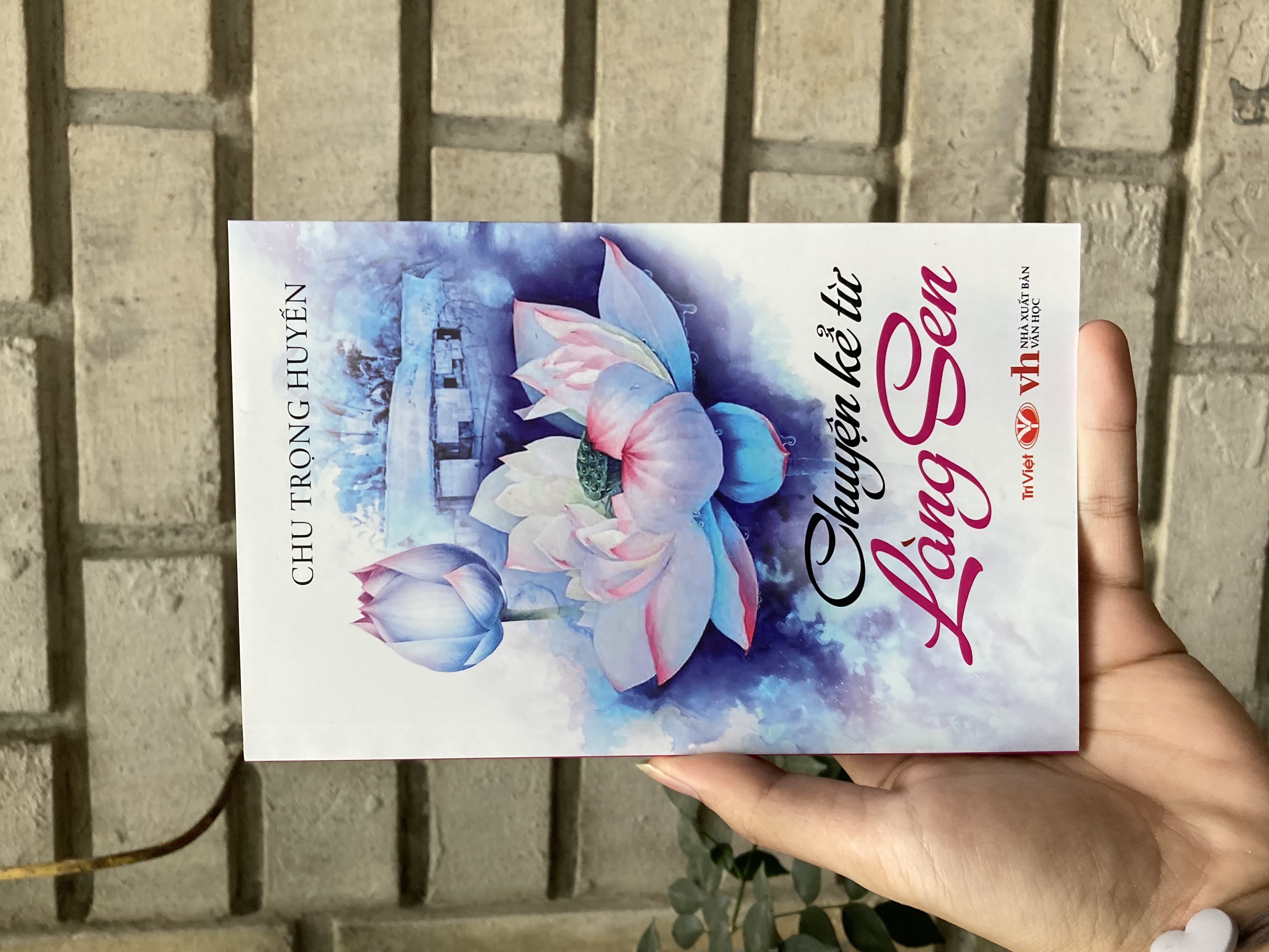 Chuyện kể từ làng sen